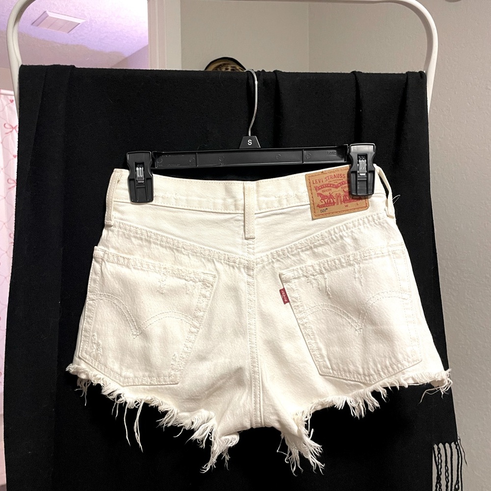 Levi Shorts White